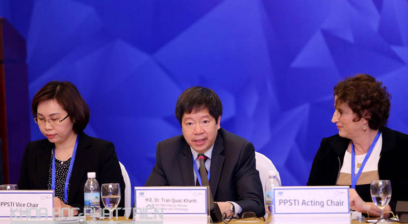 Thứ trưởng Trần Quốc Khánh (ngồi giữa) phát biểu tại buổi khai mạc cuộc họp