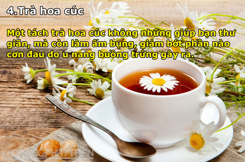 4. Uống trà hoa cúc.