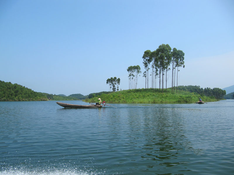 Hồ Thác Bà thuộc địa phận 2 huyện Lục Yên và Yên Bình của tỉnh Yên Bái. Ảnh: Galaxythienha.