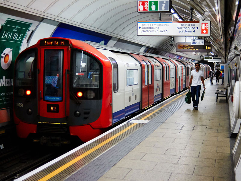 5. Tàu điện ngầm London, Anh - số trạm: 270.