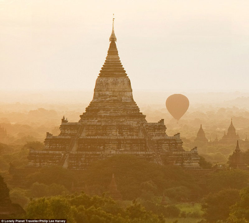 Tới thành phố Bagan, Myanmar ngắm khinh khí cầu.