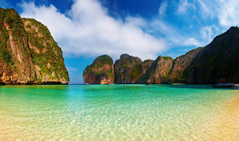 Phi Phi là quần đảo lớn nằm ngoài khơi Phuket, một tỉnh miền Nam Thái Lan.