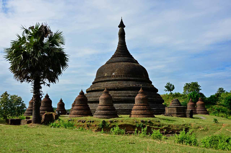 3. Mrauk U. Là thành phố cổ nằm gần biên giới phía Tây và là trung tâm đền chùa lớn thứ hai của Myanmar (sau Bagan). Đền chùa ở đây được xây bằng gạch đá, không giống như các ngôi đền xây bằng gạch bùn và đất sét ở Bagan.