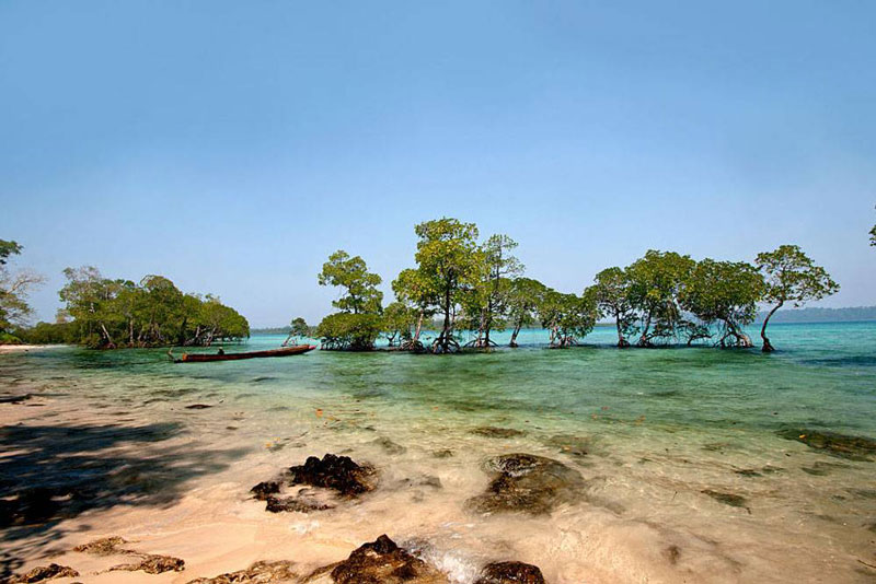 10. Quần đảo Andaman. Nằm ở vịnh Bengal, giữa Ấn Độ đất liền về phía Tây và Myanmar về phía Đông và Bắc. Đa phần quần đảo này thuộc Lãnh thổ Liên Bang Quần đảo Andaman và Nicobar của Ấn Độ. 