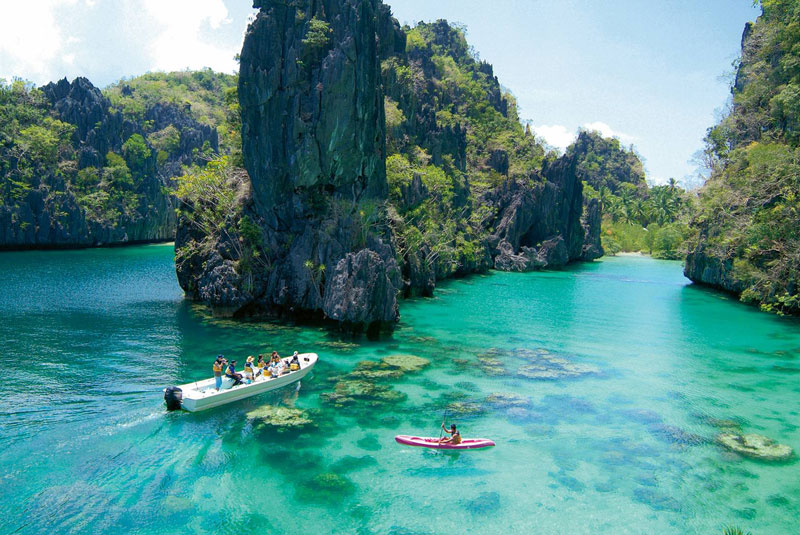 4. Đảo Palawan. Nằm ở phía Tây Nam Philippines và ngăn cách biển Đông với biển Sulu. Đây là đảo lớn thứ năm Philippines với diện tích là 12.189 km2. Palawan có thiên nhiên rất phong phú và là một trong những nơi nổi tiếng về du lịch sinh thái.