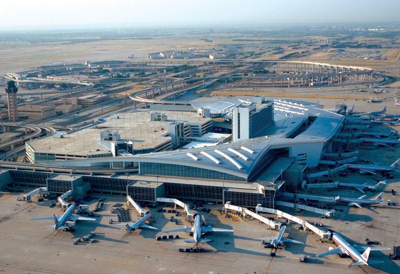 10. Sân bay quốc tế Dallas-Forth Worth (Mỹ) - số hành khách: 64 triệu/năm.