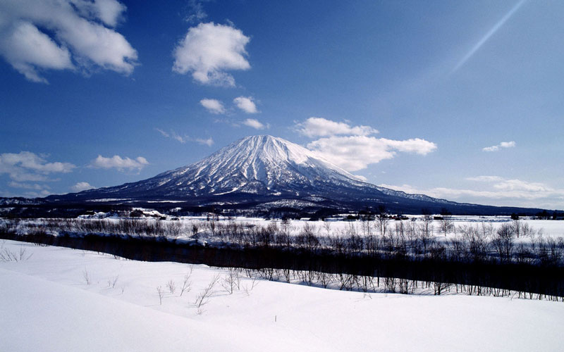 Địa giới hành chính của tỉnh Hokkaido cũng bao gồm một số đảo nhỏ như Rishiri, Okushiri và Rebun.