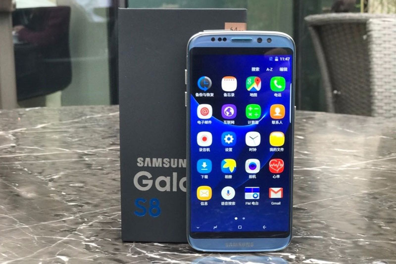 Samsung Galaxy S8 sở hữu màn hình cong 2 cạnh viền.