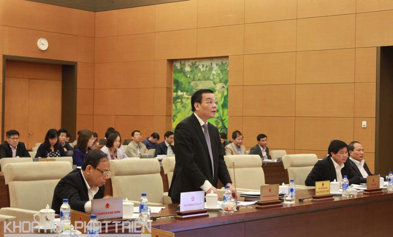 Bộ trưởng Bộ KH&CN Chu Ngọc Anh báo cáo tại phiên họp