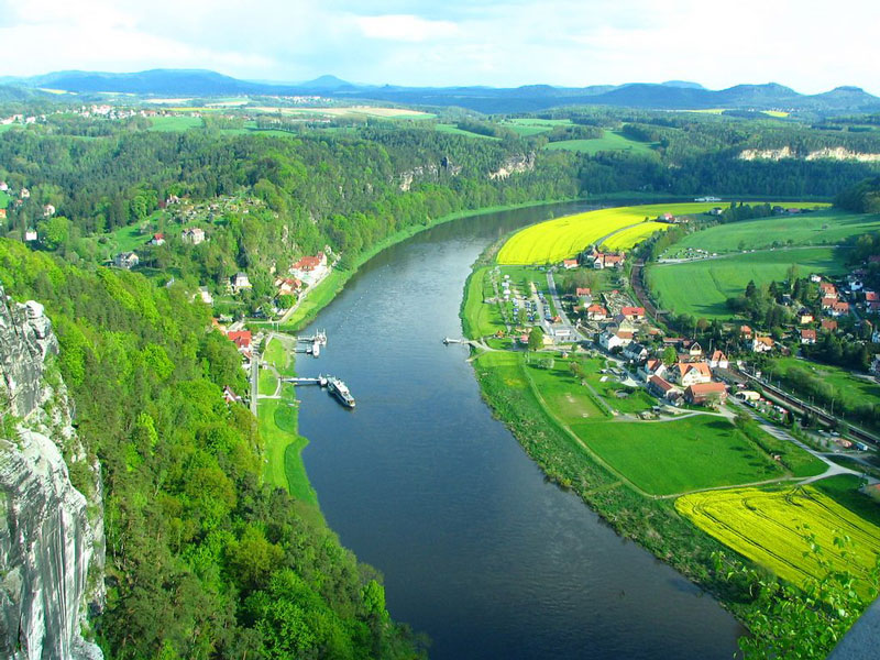 Thành đá Bastei nhìn ra sông Elbe.