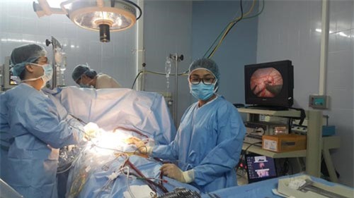 Lần đầu tiên ở Việt Nam thực hiện kỹ thuật mổ vá tim khi tim đang còn đập - 1