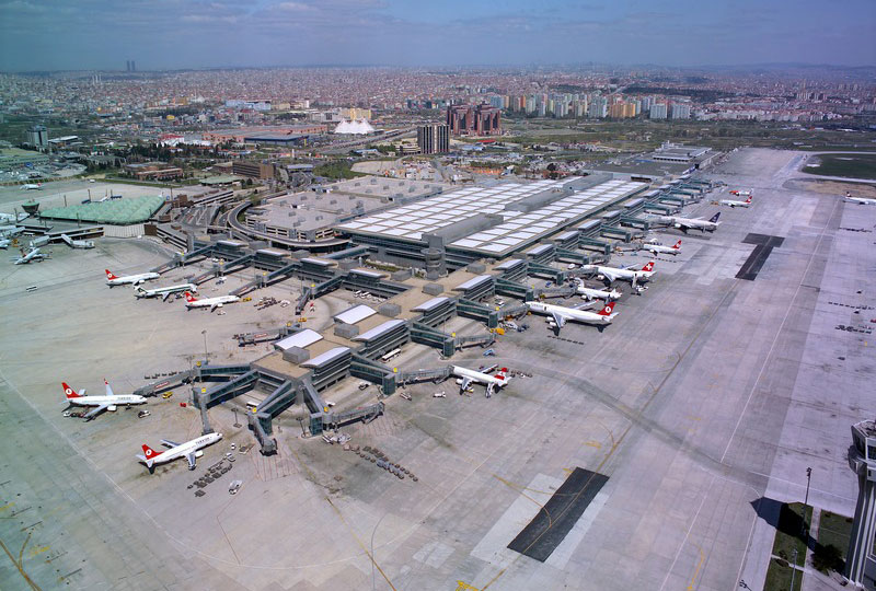 3. Sân bay Ataturk Istanbul (Thổ Nhĩ Kỳ) - số hành khách: 61.322.729 người/năm.