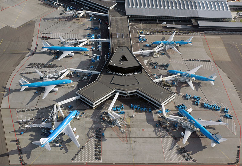 5. Sân bay Amsterdam Schiphol (Hà Lan) - số hành khách: 58.285.118 người/năm.