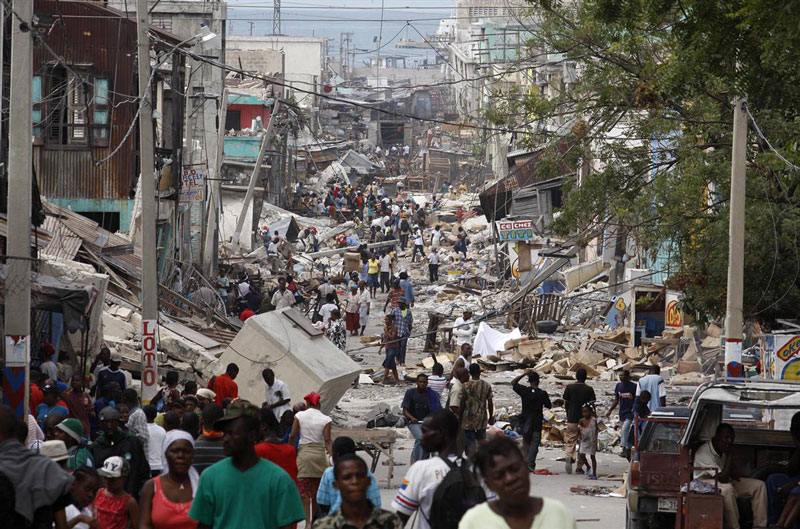 4. Port-au-Prince. Thủ đô và là thành phố lớn nhất Haiti. Năm 2010, Port-au-Prince đã bị phá hoại nặng nề bởi một trận động đất với nhiều công trình bị phá huỷ. Số lượng thương vong chưa được xác nhận chính thức. Thành phố thường xuyên xảy ra nạn cướp bóc và hiếp dâm.