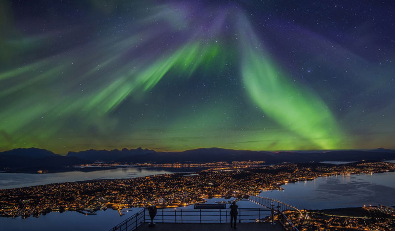 Thành phố Tromso thường xuyên xảy ra hiện tượng cực quang.
