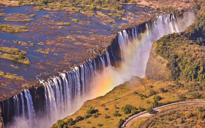 5. Zambia. Quốc gia Cộng Hòa nằm ở miền Nam châu Phi. Với những thắng cảnh thiên nhiên hoang sơ hùng vĩ cùng nhiều công trình độc đáo, Zambia sẽ mang đến cho bạn một chuyến du lịch đáng nhớ.