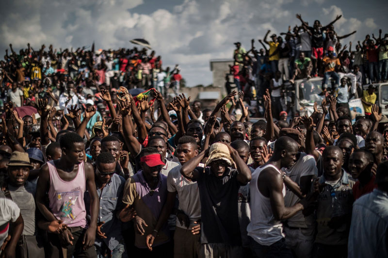 8. Brazzaville. Là Thủ đô của Cộng hòa Congo. Nạn tham nhũng của các quan chức chính phủ khiến người dân nơi rơi vào cảnh sống lầm than. Họ biểu tình để đòi lại công bằng và vô số người bị lực lượng cảnh sát giết hại.