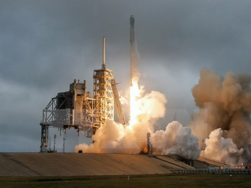 Tàu Dragon được tên lửa đẩy Falcon 9 đưa vào vũ trụ từ căn cứ không quân Cape Canaveral, bang Florida, Mỹ. (Nguồn: EPA/TTXVN).