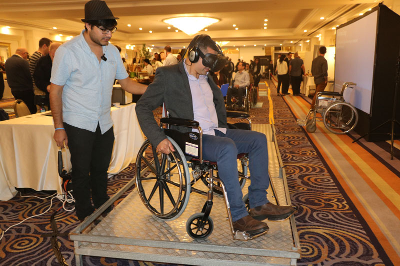 Trải nghiệm công nghệ VR (thực tế ảo) trên xe lăn.