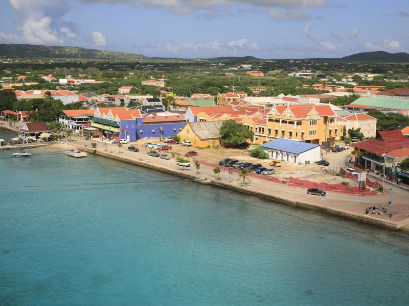 Hàng năm, hòn đảo này đón tiếp hàng triệu khách du lịch.