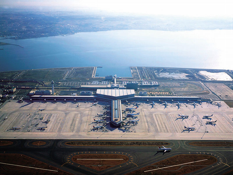 7. Sân bay quốc tế Chubu (NGO). Là sân bay nằm trên đảo nhân tạo ở vịnh Ise, thành phố Tokoname, Nhật Bản. Năm 2016, NGO đã đón tiếp 9,8 triệu lượt khách.