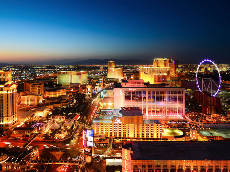 5. Las Vegas. Là thành phố đông dân nhất ở tiểu bang Nevada, là thủ phủ của quận Clark, Mỹ. Las Vegas được mệnh danh là trung tâm giải trí của thế giới. Nó nổi tiếng với các khu nghỉ dưỡng sòng bạc và các loại hình giải trí liên quan.