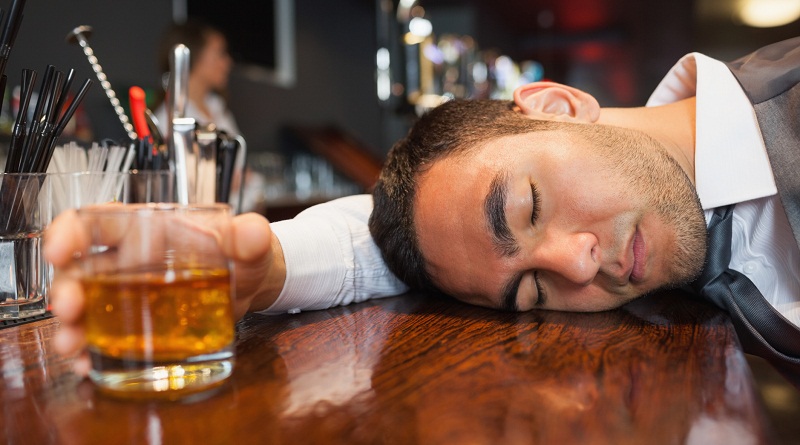 8. Không có cách nào giúp bạn uống mà không say, tất cả mọi cách trên chỉ giúp giảm bớt triệu chứng say rượu lại thôi.