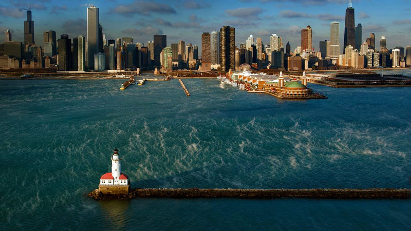 Bờ biển thành phố Chicago bao gồm các công viên, bãi biển, bến cảng và bến du thuyền.