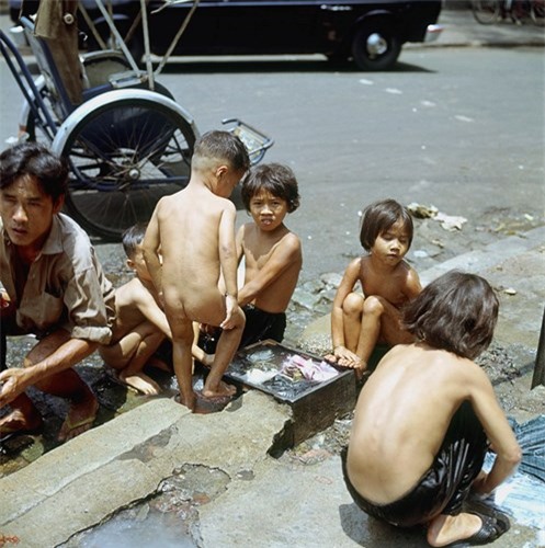 Anh mau doc ve tre em mien Nam, Trung truoc 1975-Hinh-4
