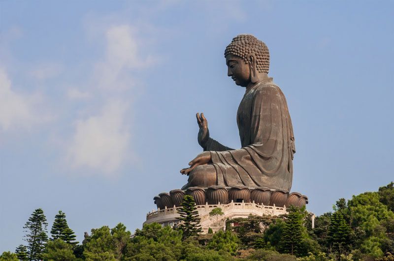 5. Tượng Phật Thiên Đàn (Phật lớn). Là bức tượng đồng lớn của Đức Phật Thích Ca Mâu Ni, hoàn thành vào năm 1993. Tượng Phật này được đặt tại Ngong Ping, đảo Lantau, Hồng Kông. Đây là trung tâm lớn của Phật giáo tại Hồng Kông và cũng là một điểm thu hút du lịch nổi tiếng. 