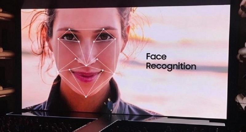 Chức năng bảo mật gương mặt trên Galaxy S8/S8+ nhận diện các đặc điểm trên gương mặt để mở khóa thiết bị.