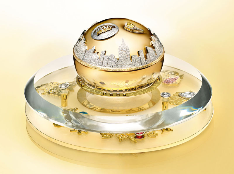 1. DKNY Golden Delicious Million Dollar Perfume - giá: 1 triệu USD (tương đương 22,640 tỷ đồng).