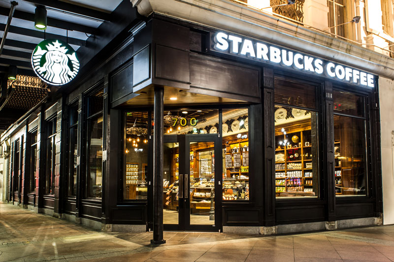 3. Starbucks (Mỹ) - số cửa hàng: 23.768.