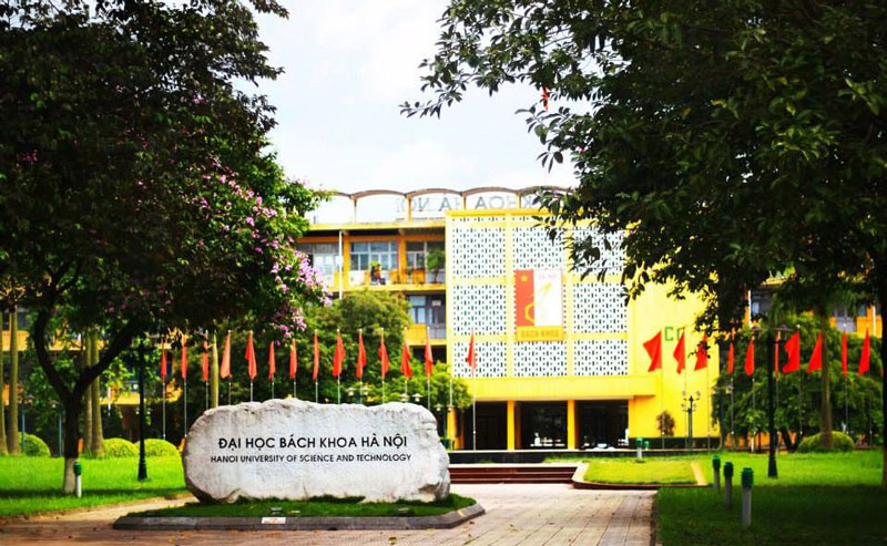 2. Đại học Bách khoa Hà Nội (HUST). Là một trong những trường đại học kỹ thuật đa ngành hàng đầu tại Việt Nam và là trường đại học trọng điểm quốc gia của nước ta. Trường có trụ sở tại Hà Nội. HUST là một trong 13 thành viên của Hiệp hội các trường đại học kỹ thuật hàng đầu châu Á - Thái Bình Dương AOTULE (Asia-Oceania Top University League on Engineering).