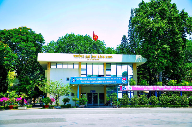 9. Đại học Bách khoa TP HCM. Trường đại học kỹ thuật đầu ngành tại miền Nam Việt Nam và là trường đại học trọng điểm quốc gia Việt Nam trực thuộc Đại học Quốc gia thành phố Hồ Chí Minh. Đây cũng là một trong những trường đại học có diện tích lớn nhất thành phố mang tên Bác.