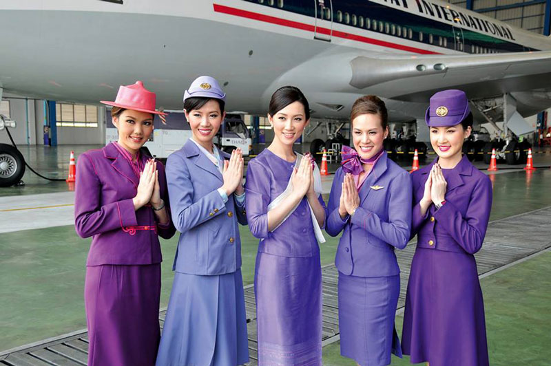 9. Thai Airways International. Hãng hàng không quốc gia của Thái Lan, hoạt động chính tại Sân bay Quốc tế Suvarnabhumi Bangkok. Không những tạo ấn tượng cho du khách bởi phong cách phục vụ chu đáo mà hãng hàng không này còn có những tiếp viên rất quyến rũ.