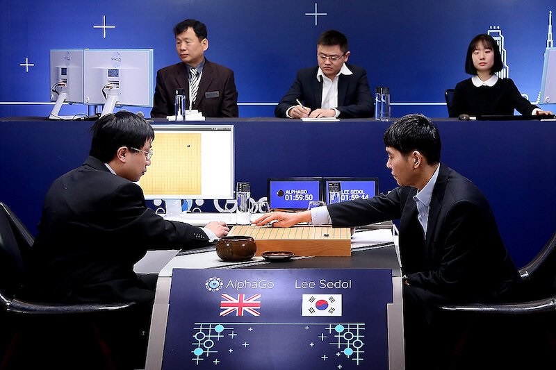 Hệ thống machine learning AlphaGo của Google đánh bại kiện tướng cờ vây hồi đầu năm ngoái.