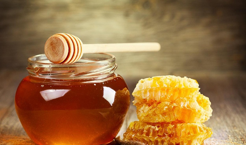 Mật ong là vị thuốc quý ở cả Đông y và Tây y. Ảnh minh họa.