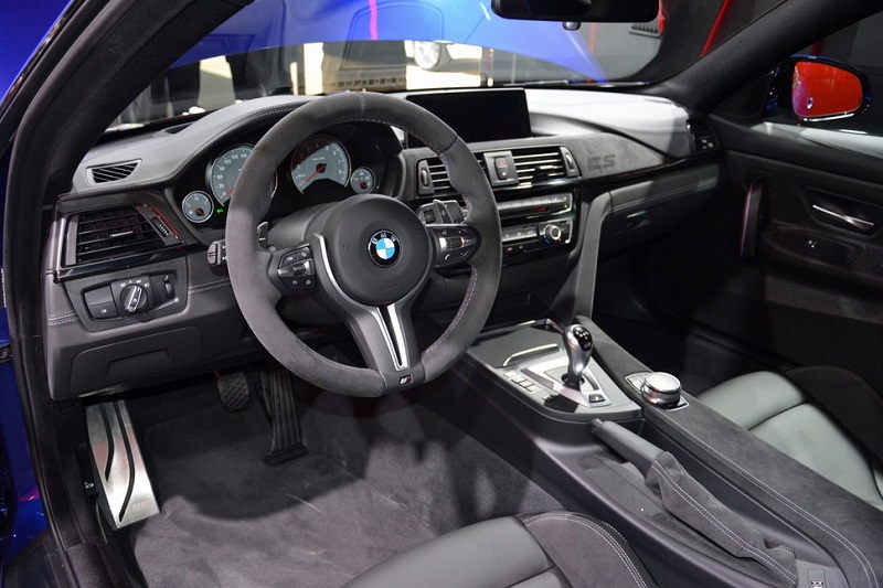 Nội thất đậm phong cách thể thao của BMW M4 CS