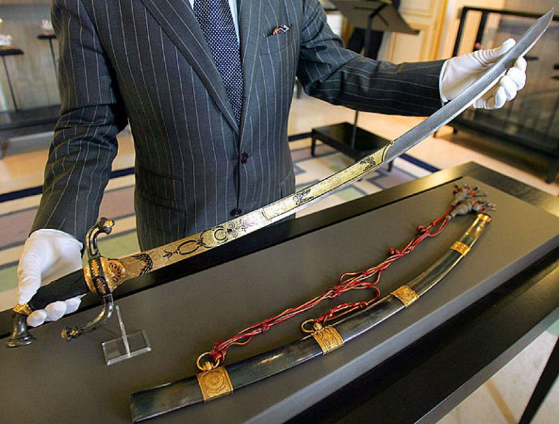 10. Thanh kiếm của Napoleon - giá: 6,4 triệu USD.