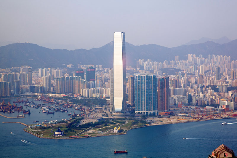 5. International Commerce Centre (118 tầng). Là toàn nhà chọc trời hoàn hoàn thành vào năm 2010 tại West Kowloon, Hồng Kông (Trung Quốc). Đây là tòa nhà cao nhất tại Hồng Kông.