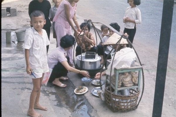 Sai Gon nam 1963 - 1964 trong anh cua Jack Waer (1)-Hinh-4