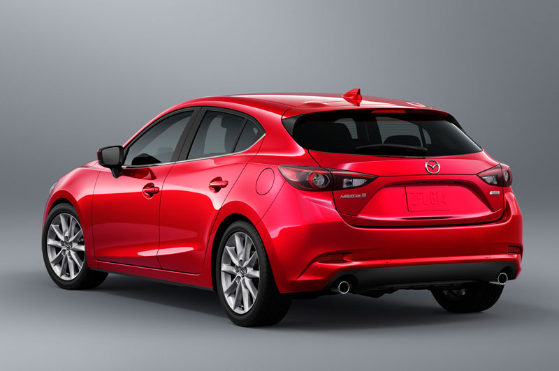 Mazda 3 2017 có kích thước 4.580x1.795x1.450 mm, chiều dài cơ sở 2.700 mm.