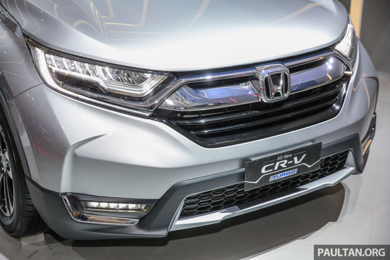 Đèn pha của Honda CR-V 7 chỗ là loại bóng halogen, đèn chiếu sáng ban ngày và đèn sương mù dạng LED. 