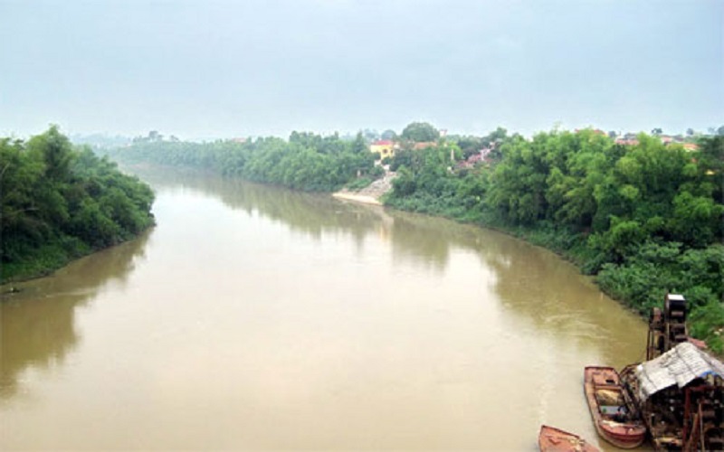 Sông Lục Nam chảy vào nhiều vùng trồng vải thiều. Ảnh: Báo Bắc Giang.