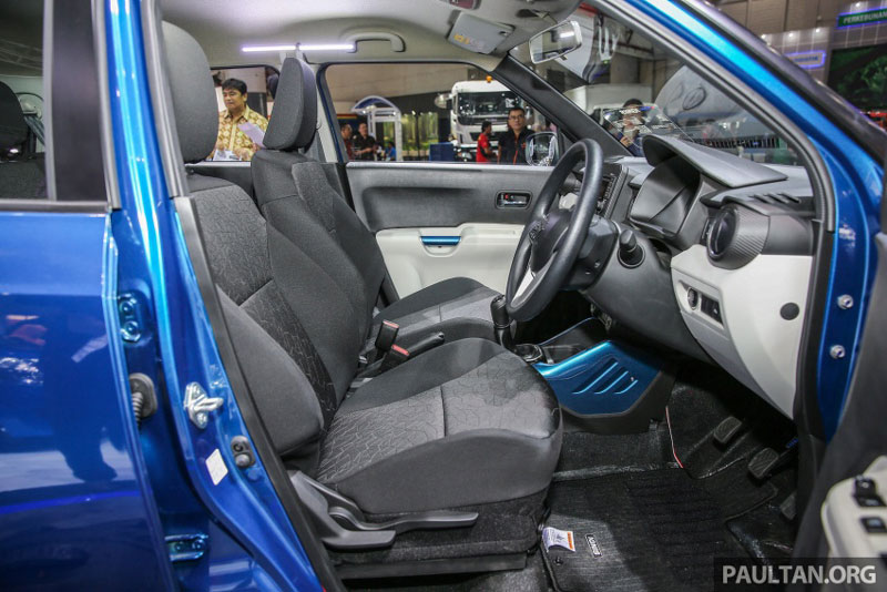 Là mẫu xe giá rẻ nên toàn bộ ghế của Suzuki Ignis 2017 đều được bọc bởi chất liệu nỉ.