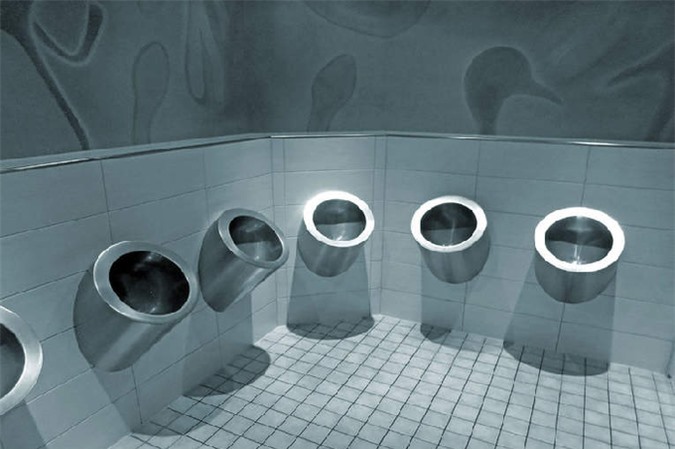 10 toilet kỳ lạ nhất thế giới