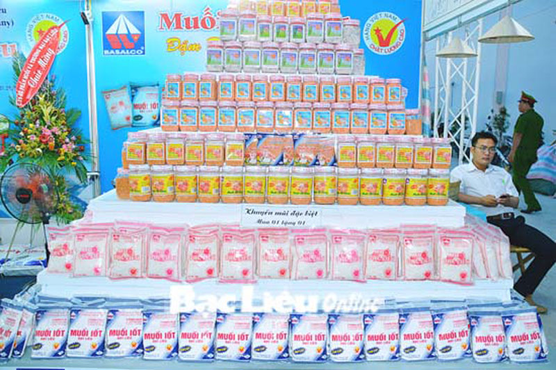 Sản phẩm muối Bạc Liêu được bày bán ở rất nhiều địa điểm trong cả nước.