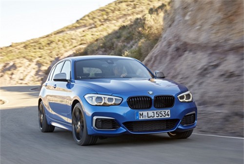 BMW 1 Series nâng cấp nội thất và công nghệ. Bù cho ngoại hình không mấy khác biệt so với mẫu xe hiện hành, 1 Series đời 2018 thay đổi nhiều ở nội thất và có tới 9 tùy chọn phiên bản động cơ. (CHI TIẾT)