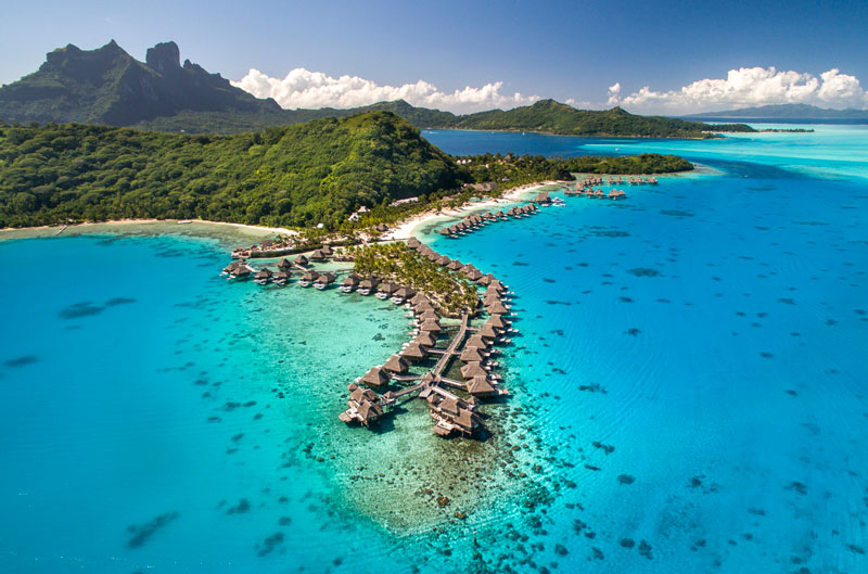 7. Bora Bora. Hòn đảo tại Polynesie thuộc Pháp, cộng đồng hải ngoại của Pháp ở Thái Bình Dương. Đảo được ví như một thiên đường hạ giới cho những người yêu thích du lịch biển.